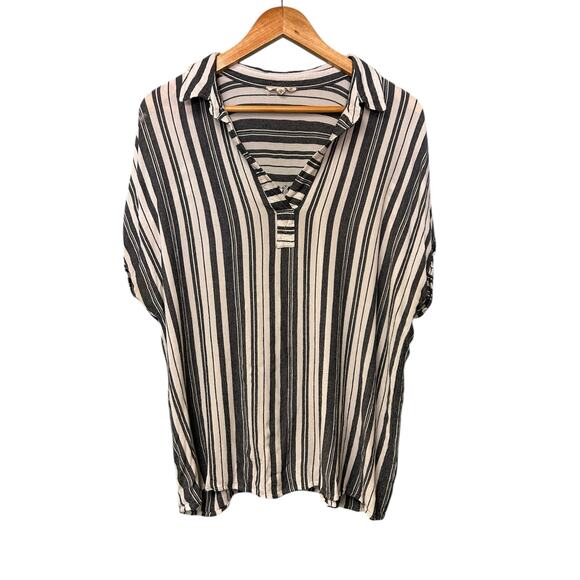 Jane and Delancey Tops - Jane + Delancey Woman 1X Gray/White Striped Short Sleeve Blouse
